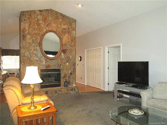 4th image of 1011 Carousel Ln #48