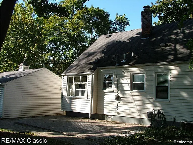 2702 N Main St — Photo 22