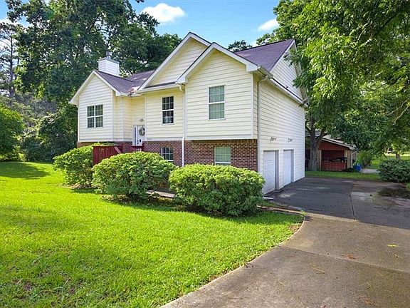 2nd image of 3405 Ravenwood Dr