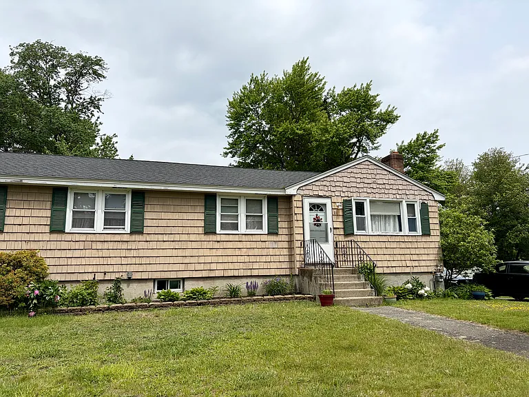 Lasallette Rd — Photo 1