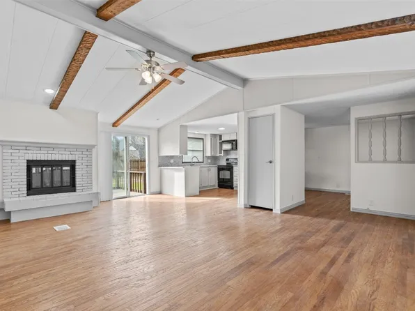 911 Whippoorwill Dr, Granbury, TX 76049