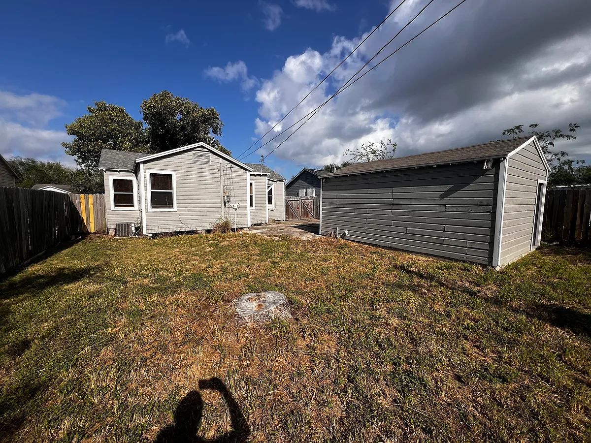 Building Photo - 946 Lum Ave