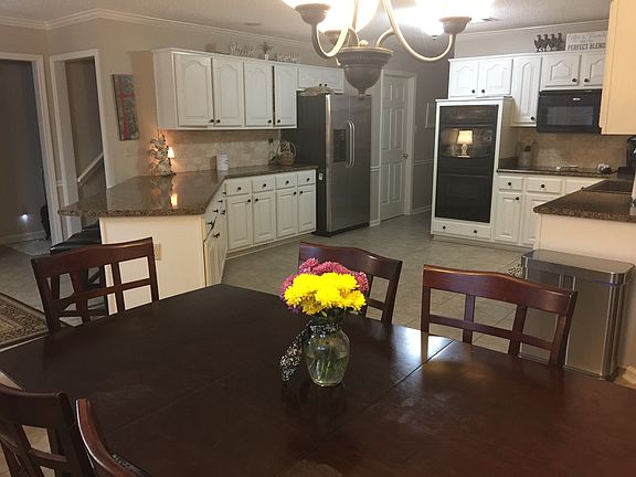 3rd image of 1767 Edgeburg Ln