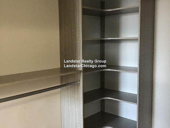 4th image of 1023 W Argyle St APT 305