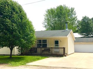 511 S Maple St, Farmer City, IL 61842