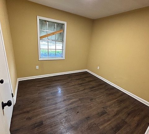 4th image of 628 Gainsville Ave