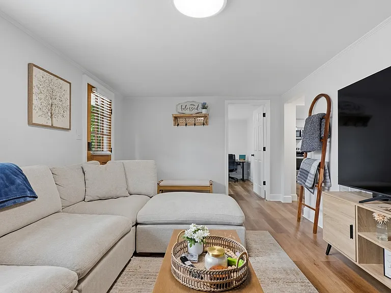 1032 Charles Ave — Photo 8