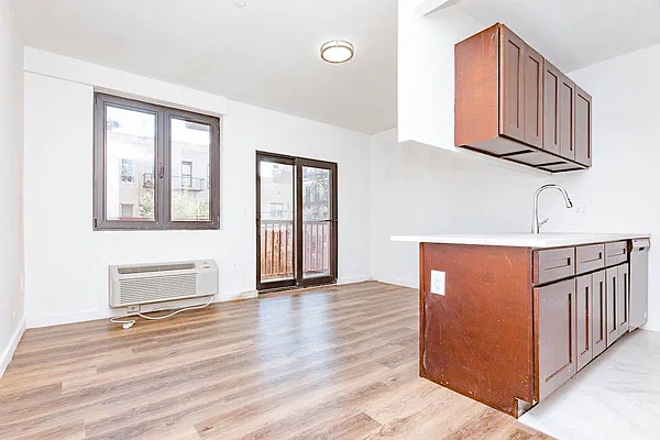 Rented by The InHouse Group | media 21