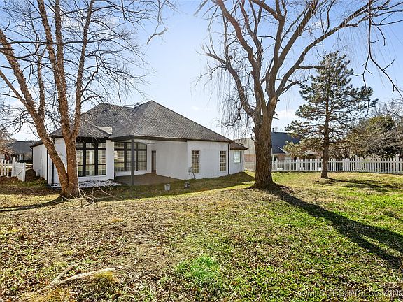 4th image of 3204 Heritage Dr