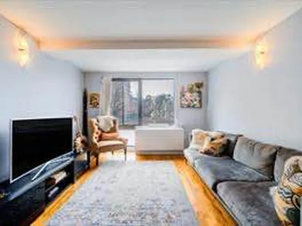 150 Feather Bed Lane image 3 of 24