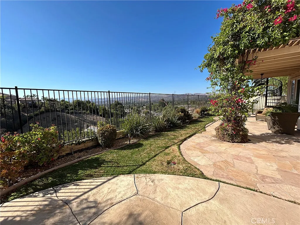 4 bed, 3728 sqft, $6,000 — Photo 3
