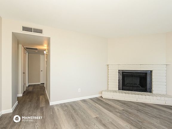 3rd image of 2241 W Larkspur Dr