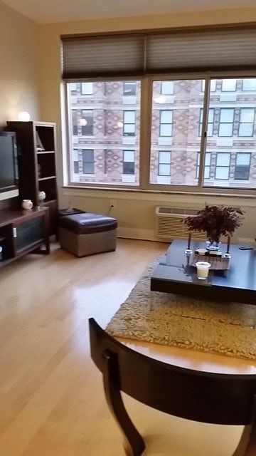 2nd image of 10 Regent St APT 805