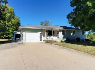 702 Main St, Elgin, IA 52141