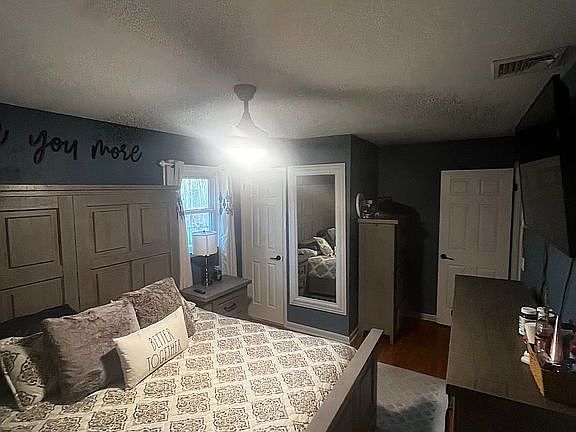 4th image of 48 King Dr