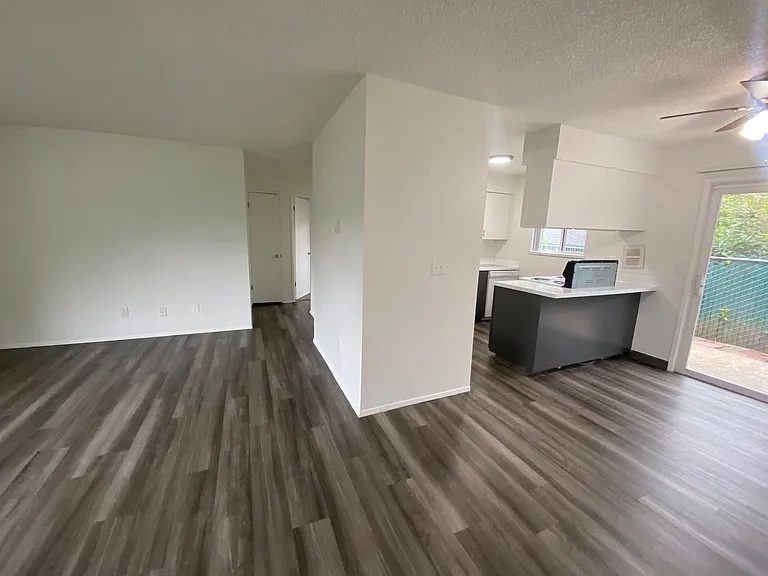 Pleasant Square Apartments — Photo 16