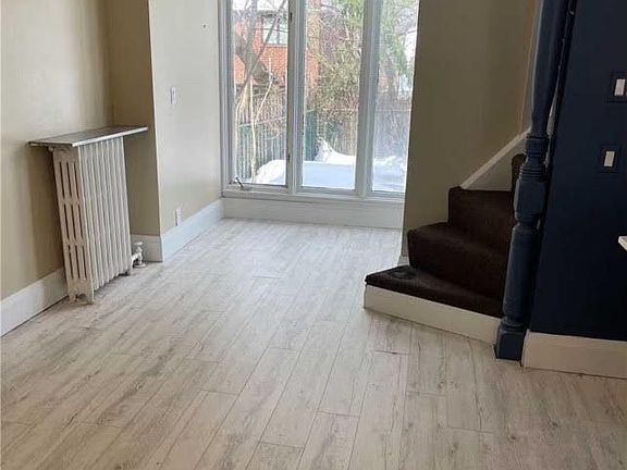 4th image of 406 Roehampton Ave