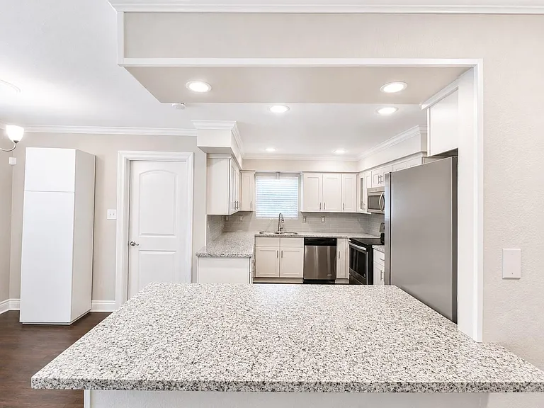 5802 W Bellfort Ave — Photo 8
