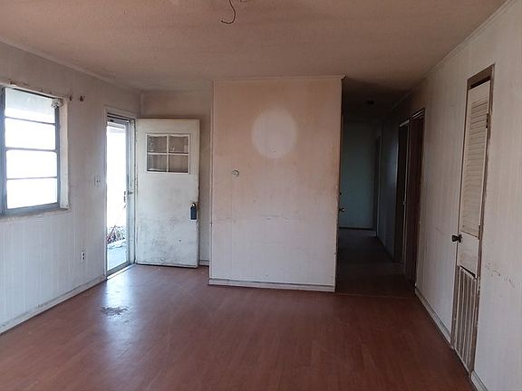3rd image of 620 Dogwood Dr