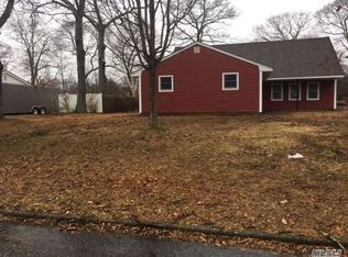 15 Country Greens Dr, Bellport, NY 11713