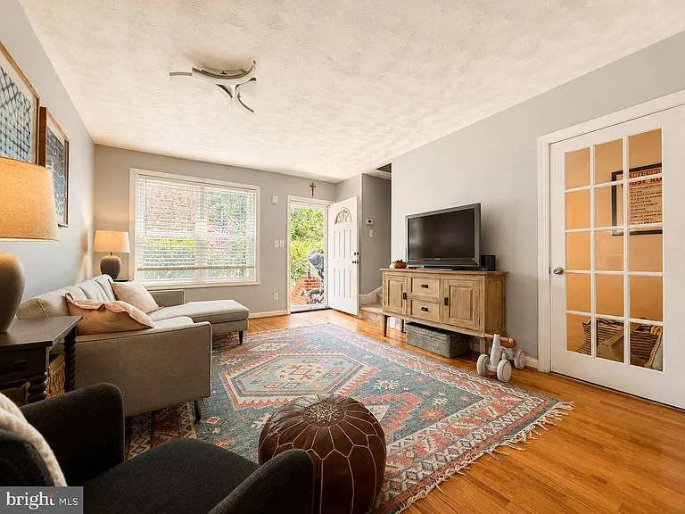 609 S Henry St — Photo 4