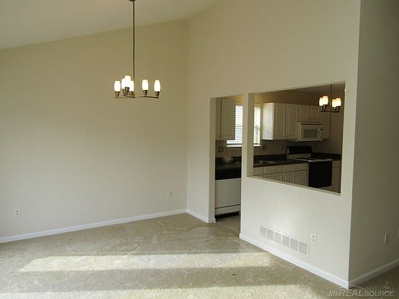 4th image of 519 Woodhaven Dr #1