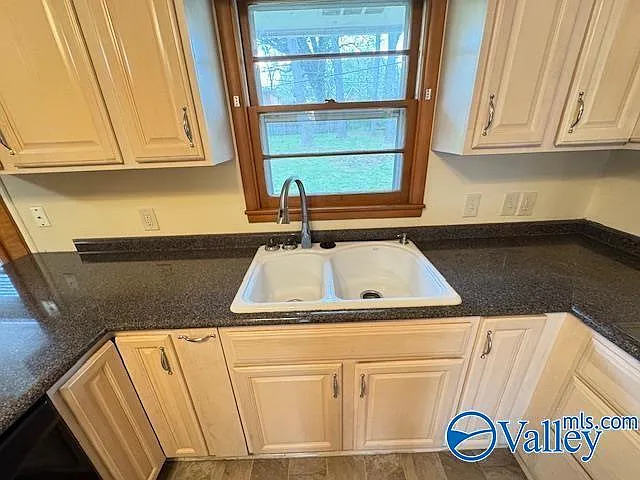 1607 Chapman Ave NE — Photo 10
