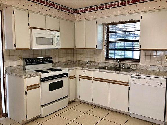 5th image of 1146 Balfour Dr