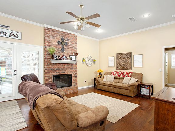 4th image of 6819 Glenoak Ln