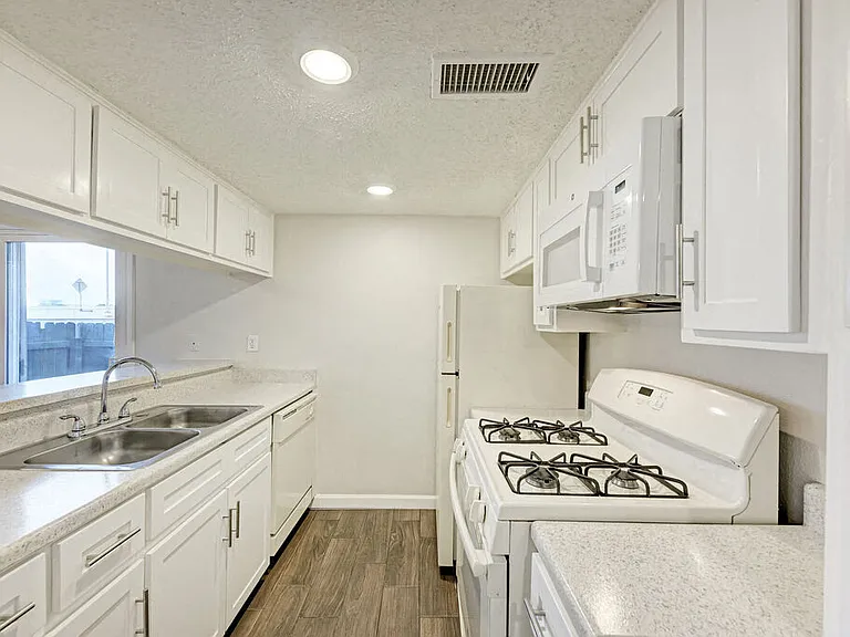 Austin Parke Apartments — Photo 11