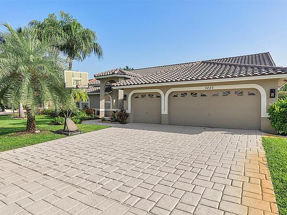 4th image of 5225 NW 109th Lane