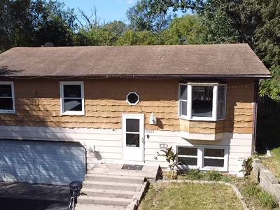 5203 Woodrow Ave, McHenry, IL, 60051