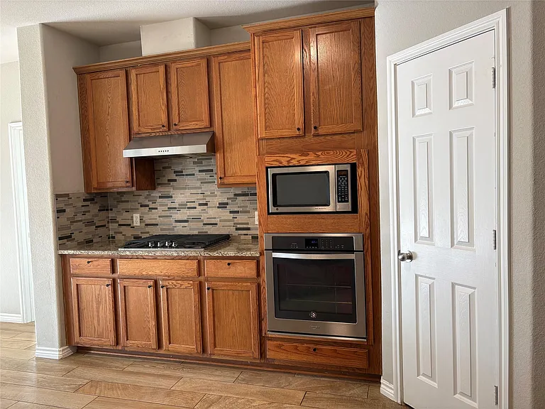 1112 Vanderbilt Cir — Photo 11