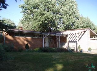 890 Norwich Dr, Troy, MI 48084