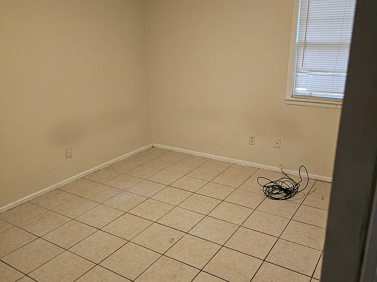 4655 Poinciana Dr — Photo 20