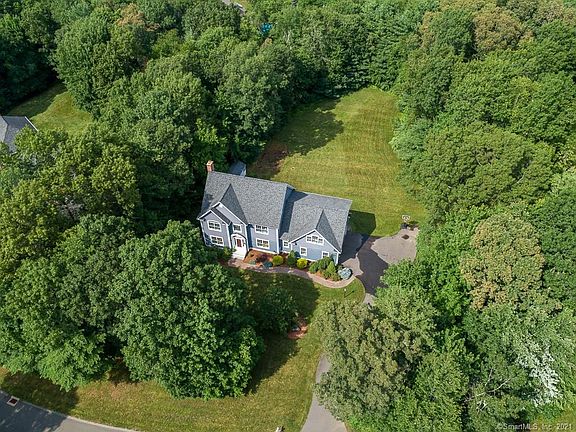 2nd image of 33 Sugar Bush Ln