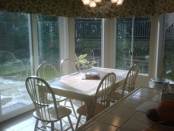 Bay window breakfast area