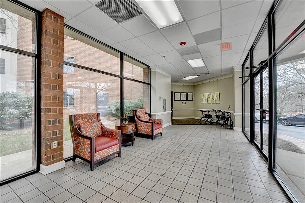 1 bed, 760 sqft, $2,448 — Photo 3