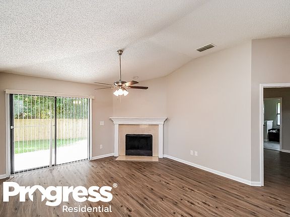 3rd image of 8737 Edgebrook Ct