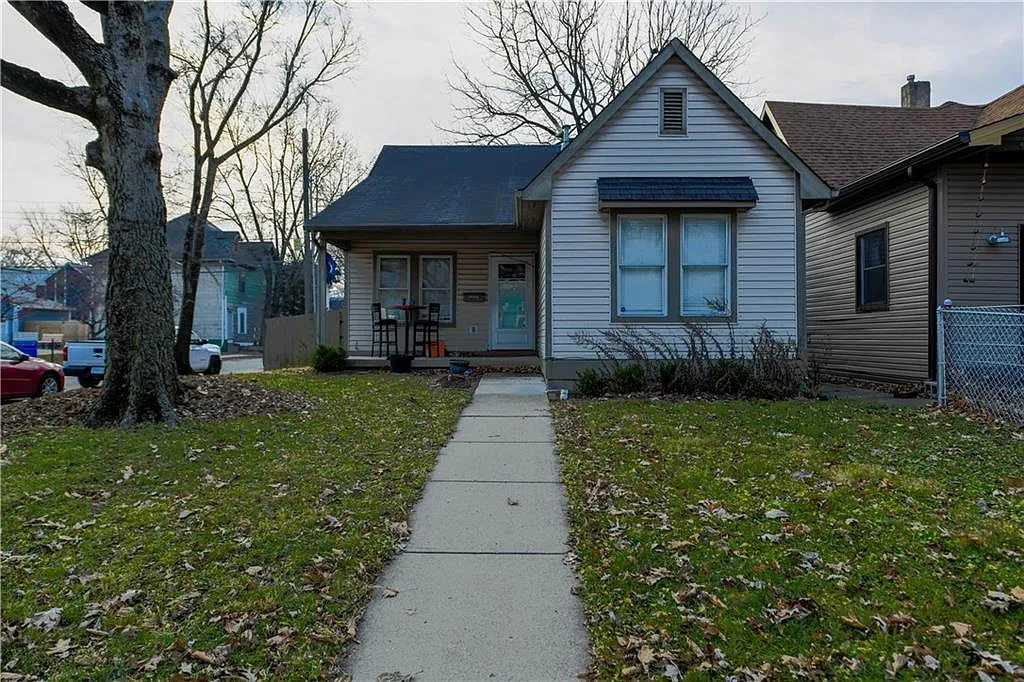 1459 Hoyt Ave photo 1