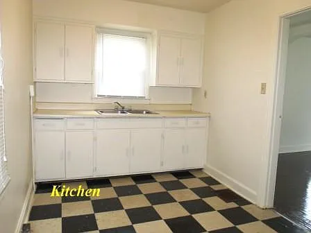 605 Compton St — Photo 7