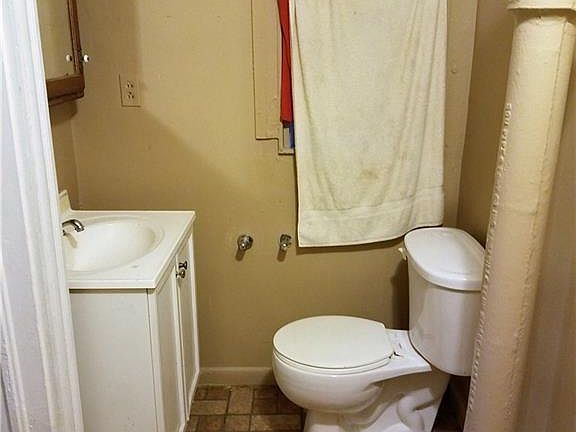 4th image of 3164 W 73rd St
