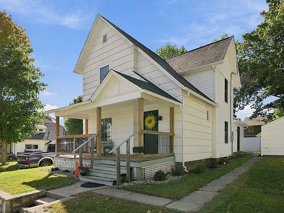3rd image of 206 S Superior St
