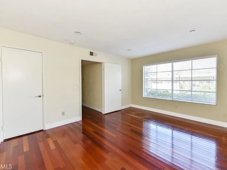 48 Columbia #6 — Photo 21