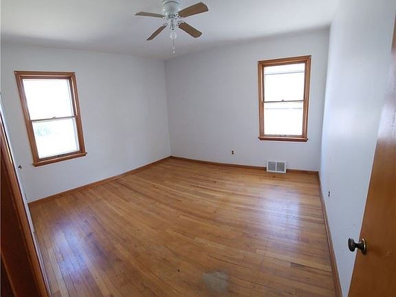 4th image of 1004 Hillsdale Ave