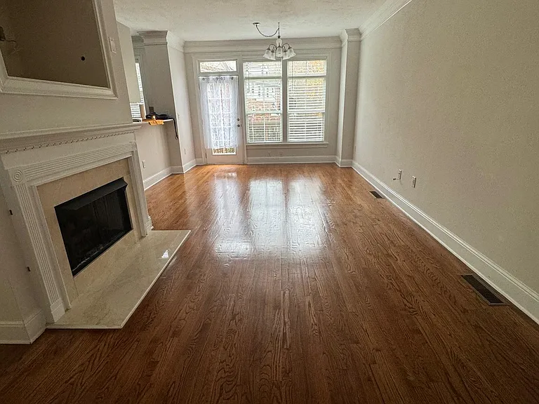 5480 Glenridge Vw — Photo 2