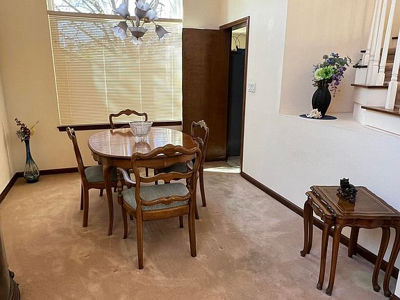 5th image of 5916 Canyon Crest Pl NE