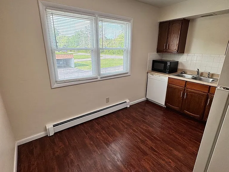 Washington Blvd Apartments — Photo 6