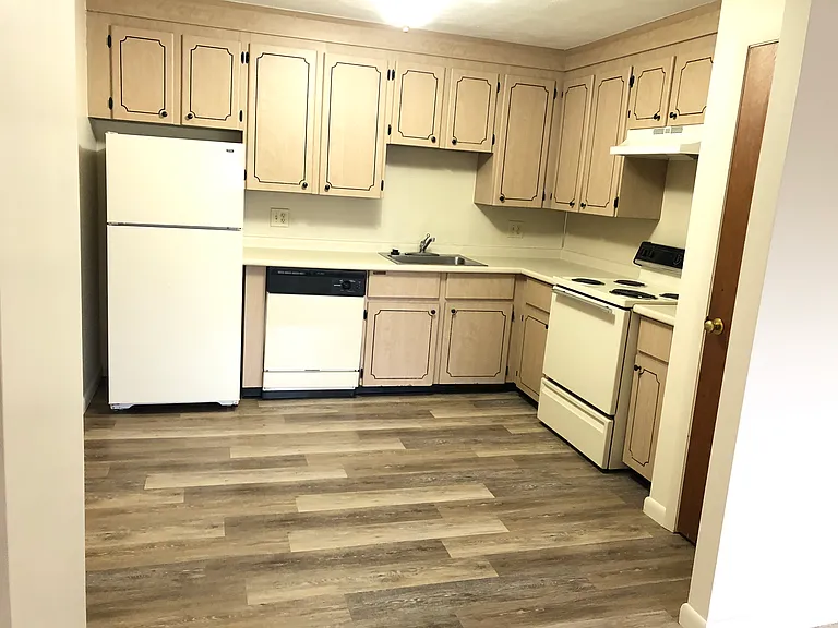 Lexington St Apartments — Photo 30