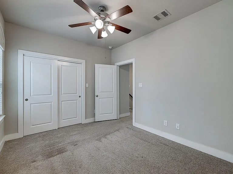 2724 Freund St — Photo 30